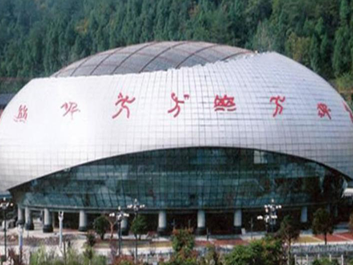 乌鲁木齐体育中心球形网架加工安装